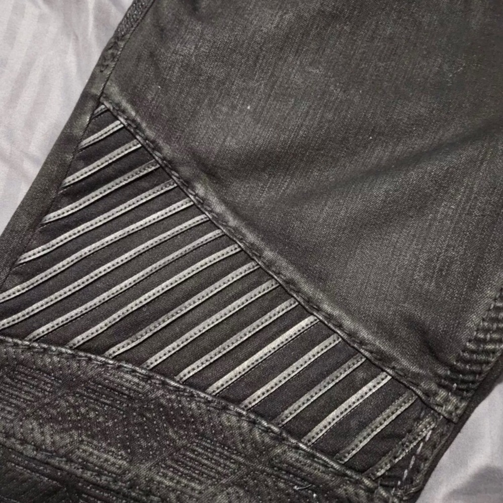 COLLECTORS EDITION!!!! NWOT ROCK REVIVAL JEANS - Picture 6 of 10